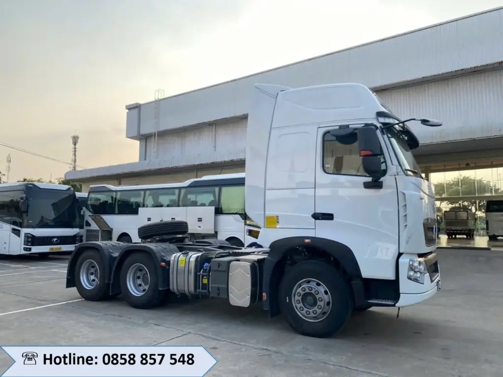 đầu kéo t7h máy 440 màu trắng