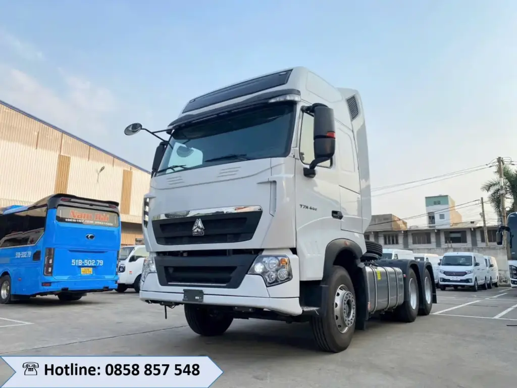 đầu kéo t7h máy 440 màu trắng