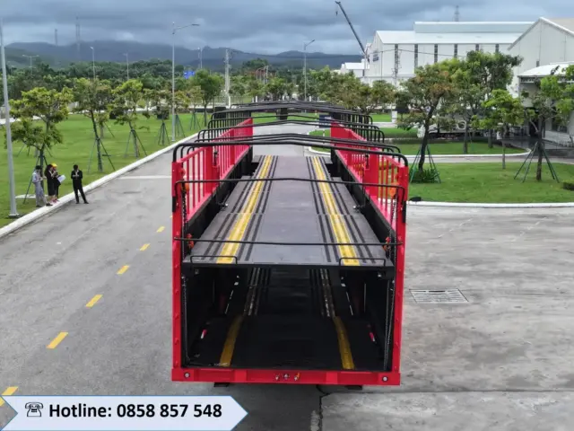 smrm lồng chở ô tô