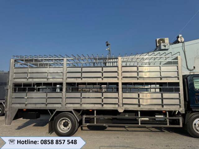 Alternative view of THACO LINKER CHỞ GIA CẦM 2 TẦNG THÙNG INOX 6 TẤN